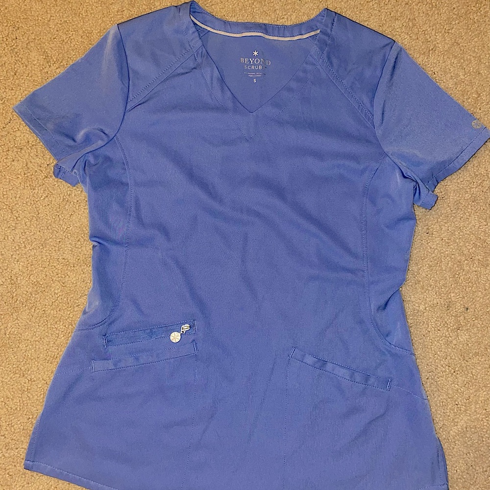 Beyond Scrubs Scrub Top Brand New